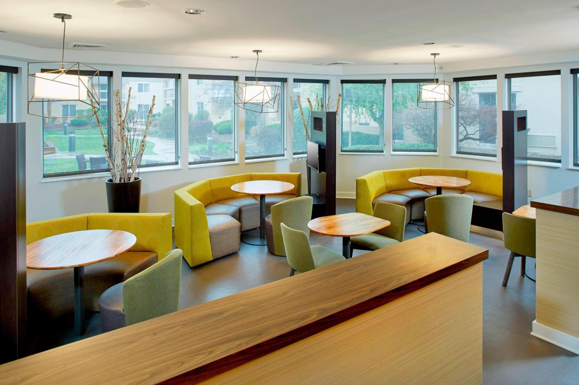 Hotel Courtyard By Marriott Lansing Exterior foto