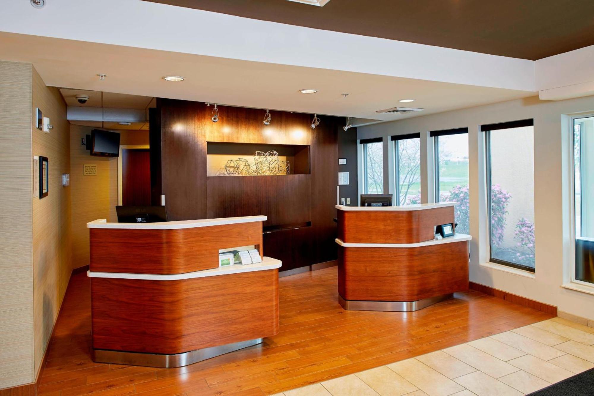 Hotel Courtyard By Marriott Lansing Exterior foto